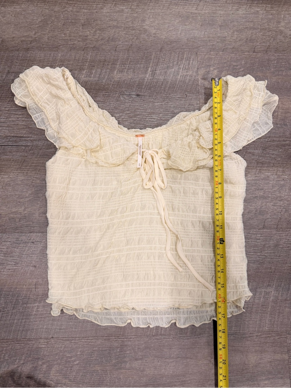 Free People Love You More Top Sz S Ruched Ruffle Flutter Sleeve Cream Coquette - Picture 5 of 6